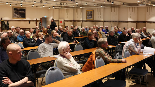 Kokousyleisöä